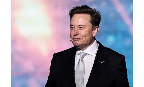 “Tesla” компанийн хувьцаа эзэмшигчид И.Маскийг бизнесээ анхаарахыг шаардав