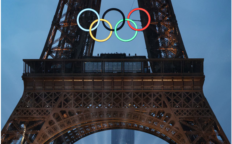 Парисын Олимпын алтан медальт тамирчин медалиа таксинд мартжээ