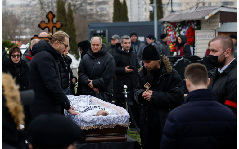 Алексей Навальныйн оршуулга дээр "Терминатор 2" киноны хөгжим эгшиглэв