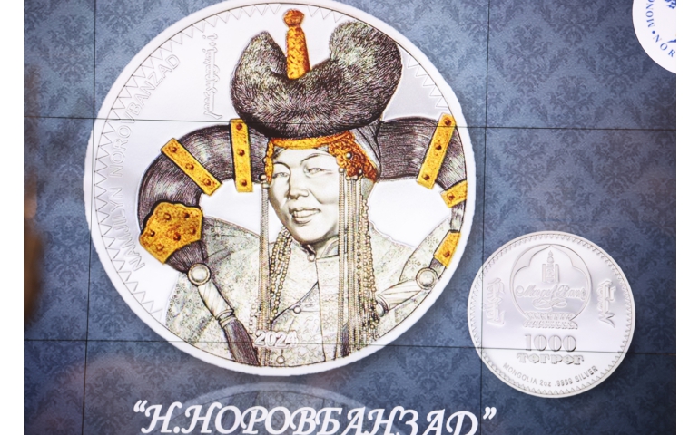 Уртын дуучин Н.Норовбанзадын дүрийг дурсгалын зоосонд мөнхөллөө