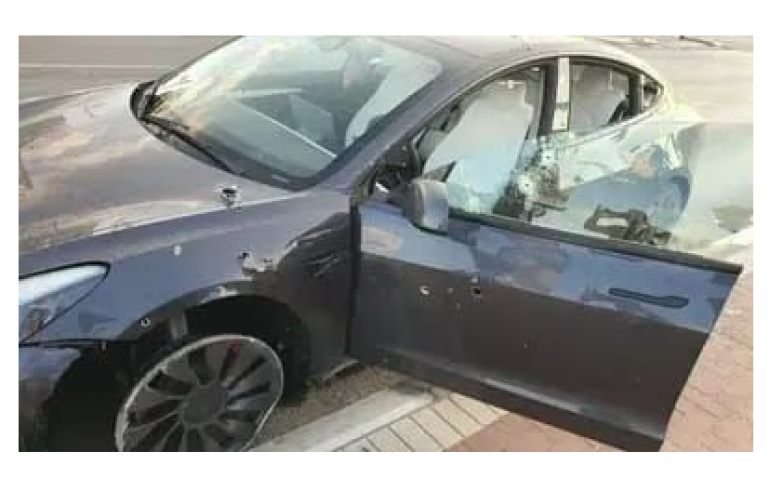 ХАМАС-ынханд буудуулсан израиль эр “Tesla” машиныхаа ачаар амьд гарчээ