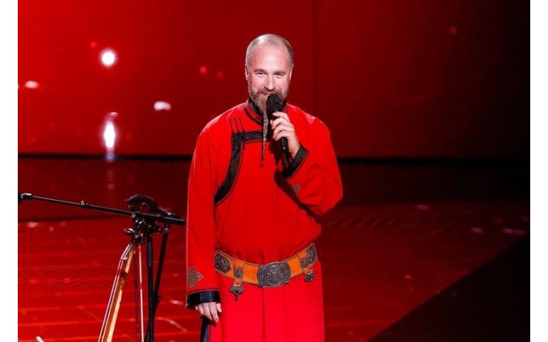 Франц эр “The Voice of France” шоунд Монголын язгуур урлагаар оролцож байна