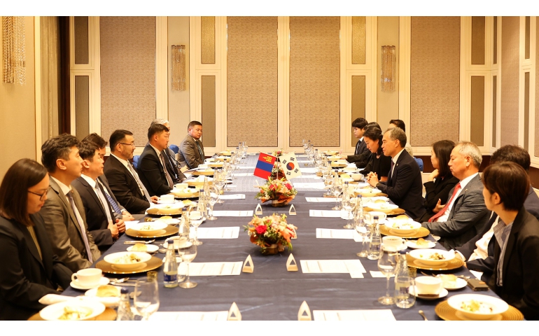 Сөүл хотын ИТХ-ын дарга үерт өртсөн иргэдэд хандив өгчээ